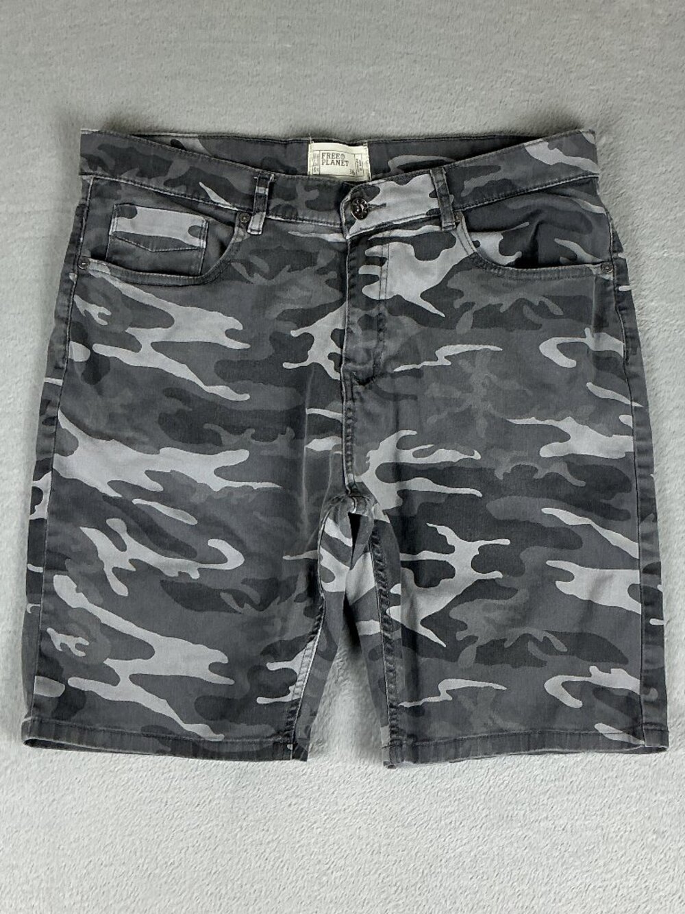 Free Planet Shorts Men's Size 36 Gray Camo Retro Grunge Outdoor 5 Pockets.